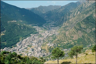 A : La capitale de l'Andorre est Andorre-la-Vieille.