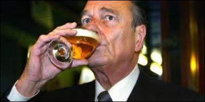 Jacques Chirac découvrait les affaires et les dossiers puits il goûtait aux plaisirs de la choppe grasse à beaucoup de salaires.