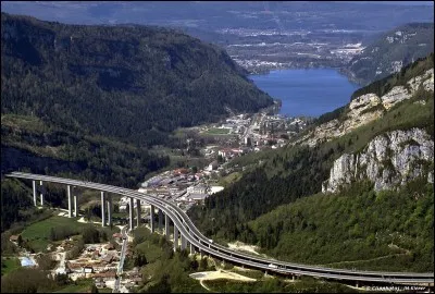N : Nantua se situe dans la Dr&ocirc;me.