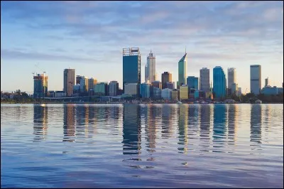 Cette ville australienne de 2 millions d'habitants, située au sud de la côte occidentale du pays, c'est :