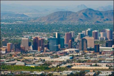 Cette ville des Etats-Unis, capitale de l'Etat d'Arizona, c'est :