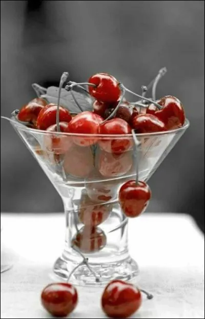 Je lis le livre "Je viens cuisiner chez vous", sur quel gâteau vais-je disposer ces fruits ?