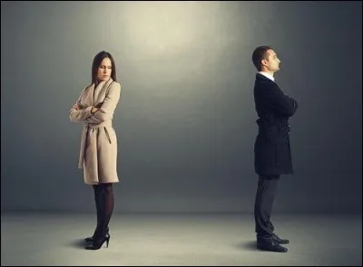 Il est hautain ... méprisant envers moi.