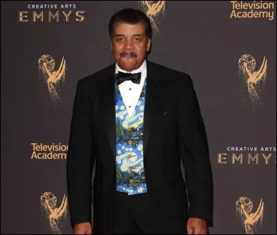 Voici Neil deGrasse Tyson, un astro-physicien de la TV américaine, qui porte un très joli gilet, inspiré du peintre... ?