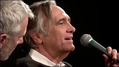 En quelle année le film "Gremlins" de Joe Dante, dont l'histoire se déroule durant la période de Noël, est-il sorti ?