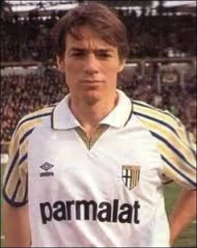 En 1993 Georges Grun remporte la coupe des vainqueurs de coupe avec son équipe de Parme, mais contre quelle équipe ?