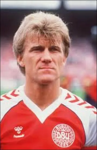 Morten Olsen ce magnifique libéro qui ne bottait jamais de pénalty en a pourtant tiré un qu'il rata en finale de la coupe de l'UEFA contre Tottenham, mais quel est l'autre anderlechtois a voir loupé son pénalty ?