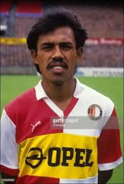 Même si son passeport indiquait qu'il était hollandais Quel était la région natal de Simon Tahamatta ?