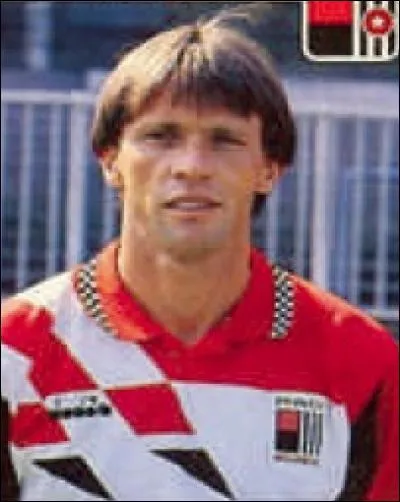 Après 20 ans de bons et loyaux services pour le compte du sporting Franky Vercauteren partit tenter sa chance en France mais dans quel club ?