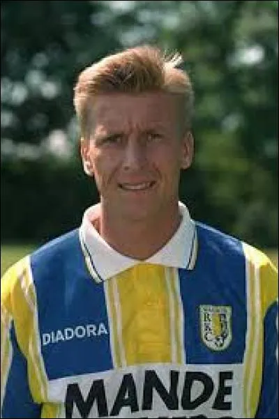 Combien de clubs compte la carrière professionnelle du grand voyageur qu'est Patrick Vervoort ?