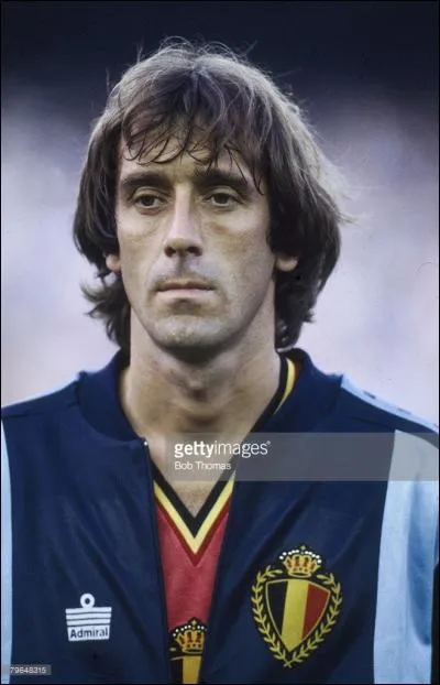 Walter Meeuws, grand joueur par la taille et le talent de la grande époque du standard et des diables rouges, était en fait ...