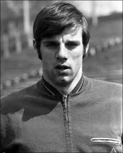 Je suis un solide défenseur né à Ensival en 1946, j'ai joué au standard et à Anderlecht, et j'ai 34 capes en équipe nationale, je suis ?