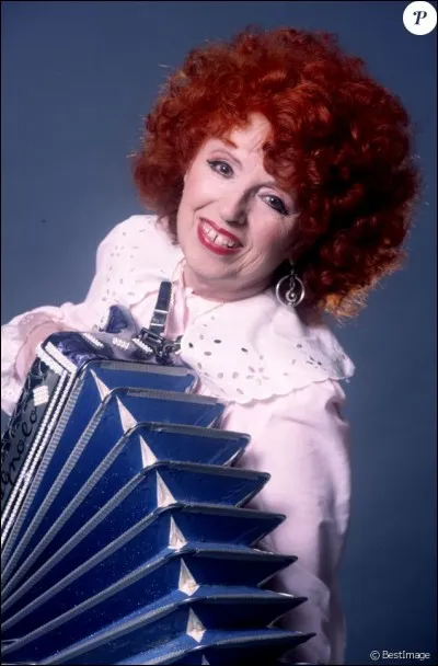 Juin : Quel événement sportif a lancé la carrière d'Yvette Horner à partir de 1952 ?