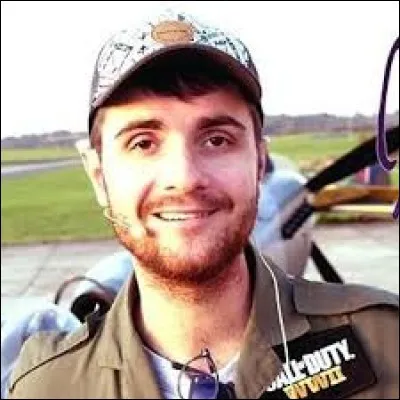 Quel célèbre acteur américain le youtubeur français Amixem a-t-il interviewé dans une vidéo en 2017 ?