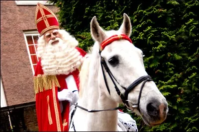 Aux Pays-Bas, d'où vient SinterKlaas (saint Nicolas) ?