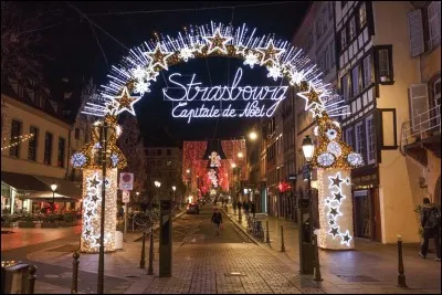 Je sens que vous allez tous savoir répondre à cette question, c'est pourquoi je l'ai mise à la fin : Quel endroit dans Strasbourg a été visé ?