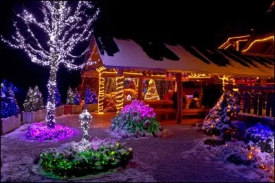 Qui est passé avant le Petit Papa Noël dans la chanson ?