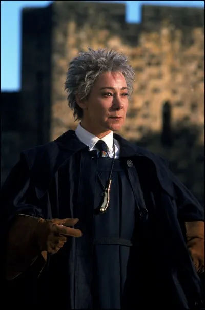 Le professeur de vol sur balai magique, ainsi qu'arbitre de Quidditch s'appelle...