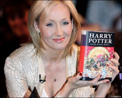 Harry Potter est une série littéraire de fantasy écrite par l'auteure britannique...