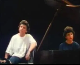 Qui sont ces chanteurs ?