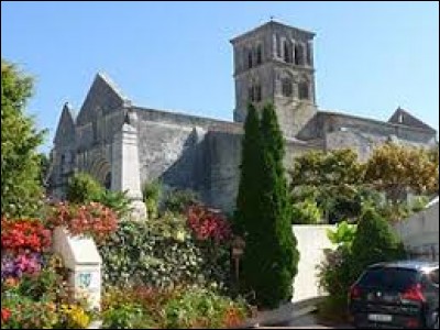 Vous avez sur cette image l'église Saint-Martin d'Arthenac. Village Charentais-Maritime, il se situe en région ...