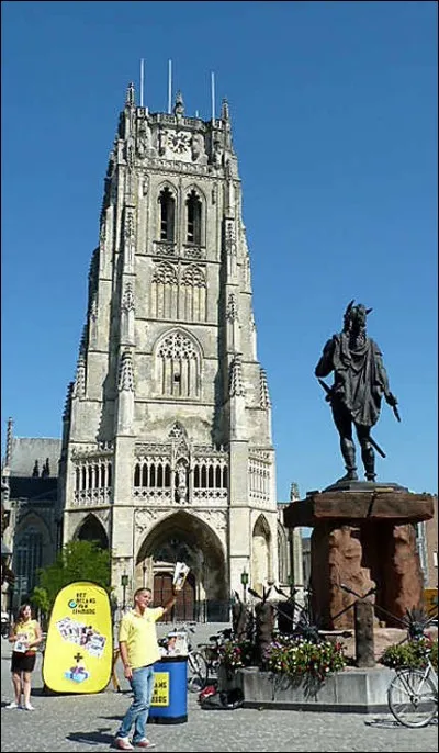 Cette ville de 30 000 habitants, l'une des plus anciennes de Belgique, ancienne cit&eacute; romaine, dont la Grand Place expose une statue d'Ambiorix, des &Eacute;burons, c'est :
