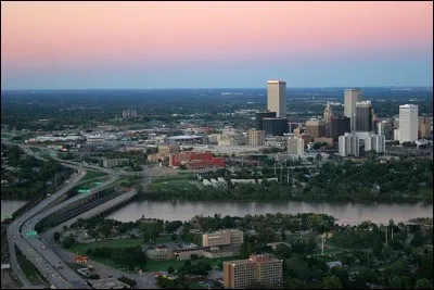 Cette ville am&eacute;ricaine de 400 000 habitants, la deuxi&egrave;me plus grande ville de l'&Eacute;tat de l'Oklahoma, c'est :