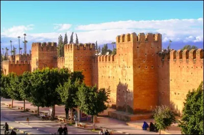 Cette ville du sud-ouest du Maroc, peupl&eacute;e de 80 000 habitants, situ&eacute;e dans la plaine du Souss, c'est :