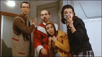 Quels personnages ont ce dialogue ?
''Bon, profession de l'époux...
- Oh là là ! Faut mettre quelque chose sinon y vont me passer un savon ! Oh, vous mettez ce que vous voulez.
- Éboueux, ça vous va ?
- Hé, dites donc, pourquoi pas ramasser les poubelles tant que vous y êtes ? ! ! Ca va pas non ? Ah on va mettre autre chose, on va mettre heu... Ah bé vous avez qu'à mettre ''burelier''.
- Pardon ?
- Bé ''burelier'', çui qui travaille dans les bureaux.
- Ah oui, vous voulez dire ''buraliste ?
- Mais non ! ''buraliste'', ça bosse dans un tabac !
- Mais vous êtes complètement abrutie vous hein !
- Je vous en prie, restez courtoise ! Je fais ça uniquement par solidarité, je suis moi-même actuellement au bout du rouleau.''