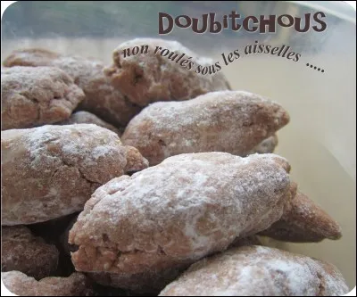 Qui sont les interlocuteurs de M. Preskovitch ?
''C'est les fameux doubitchous de Sofia.
- Ah oui !... Ah, c'est très bon !
- Ce n'est que des bonnes choses, hein. C'est le cacao de synthèse avec de la margarine et de la saccharose aussi.
- Je ne sais pas si vous avez remarqué --------, il y a une espèce de deuxième couche à l'intérieur.
- Oui... C'est fin, c'est très fin, ça se mange sans faim. 
- C'est une fabrication artisanale. 
- Oui, effectivement on a un petit peu l'impression que c'est fait à la main, quoi. 
- Oui, oui, oui, c'est fait à la main, c'est roulé à la main sous les aisselles.''