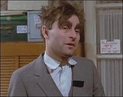 Qui parle à Pierre ?
''C'est des querelles d'amoureux ça, vous êtes marié ? Vous vous êtes jamais disputés avec votre femme vous ?
- Oui, mais pas à coup de fer à souder !
- Mais... C'est parce que vous êtes pas bricoleur.''