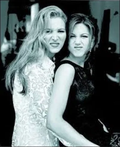 Quel meuble Rachel achète-t-elle pour installer chez Phoebe ?