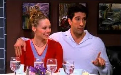 Quel est le prénom de la jeune étudiante avec qui sort Ross ?