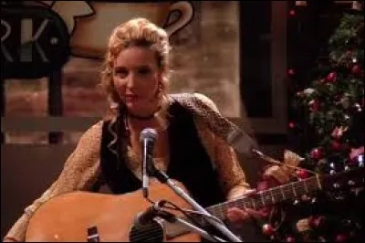 Avec qui Phoebe a-t-elle finalement passé un pacte pour se marier à 40 ans si elle est toujours célibataire ?