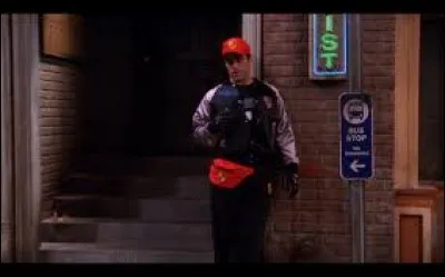 Quelle est la marque de la voiture dont Joey trouve les clés au Central Perk ?