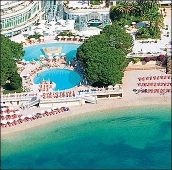 Dans quel dpartement la principaut de Monaco est-elle enclave ?