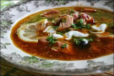 Le solyanka ou le solianka est un plat traditionnel...