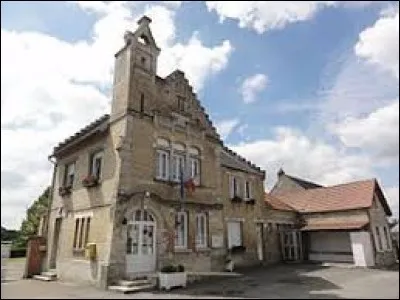 Nous sommes dans les Hauts-de-France, à Juvigny. Commune de l'arrondissement de Soissons, elle se situe dans le département ...