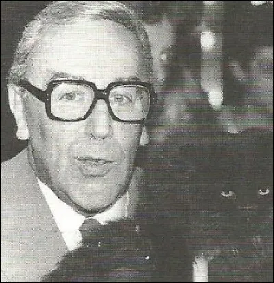 Qui est ce chansonnier, un des piliers du "Caveau de la République" ?