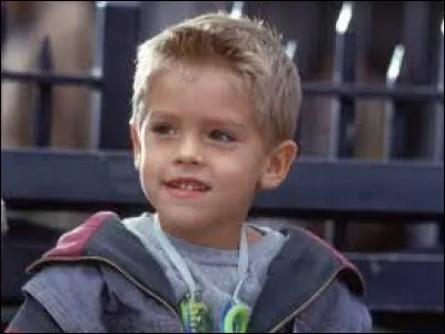 Alors qu'il tente d'apprendre la légende de Hanoucca à Ben, en quoi est déguisé Ross ?