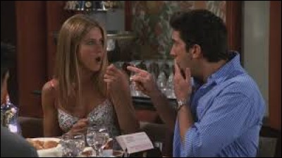 Alors que Monica et Chandler annoncent leurs fiançailles, que font Ross et Rachel ?