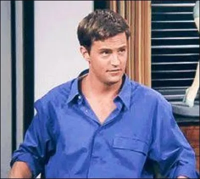 Que fait Chandler à la veille de son mariage ?