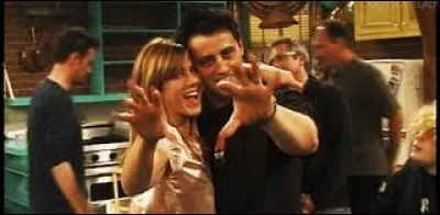 Qu'est-ce que Rachel tente d'apprendre à Joey ?