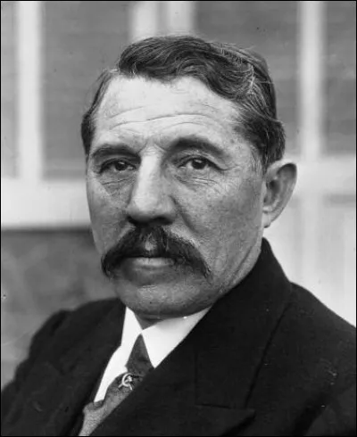 Cet homme politique (1869 - 1958), directeur du journal "L'Humanité" de 1918 à sa mort, a été l'un des fondateurs du Parti communiste français en 1920. C'est :