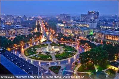 Aux États-Unis, la ville de Philadelphie est située entre Washington et New-york.