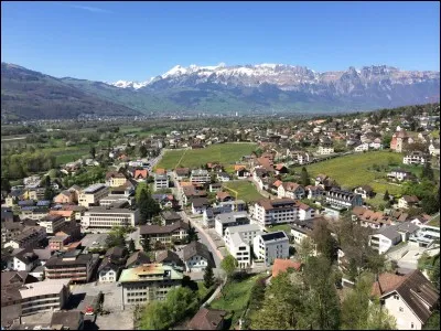 Au Liechenstein, les femmes peuvent voter depuis...