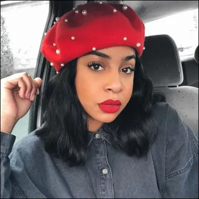 Qui est cette youtubeuse ?