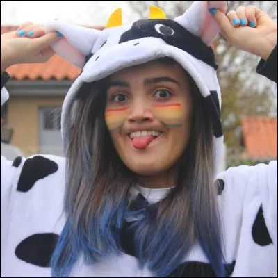 Qui est cette youtubeuse ?