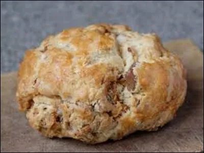 Cuisine : 
La pompe aux grattons est une spécialité culinaire du centre de la France. Fabriquée généralement avec une sorte de pâte à brioche salée, qui comporte moins d'œufs que la brioche classique, le beurre est partiellement ou totalement remplacée par des grattons, résidus de viande et de graisse de porc fondus et dorés.De quel département de l'ancienne région Auvergne est-elle une spécialité