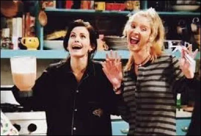 Alors que Phoebe et Monica organisent une fête pour le bébé de Rachel, qui oublient-elles d'inviter ?